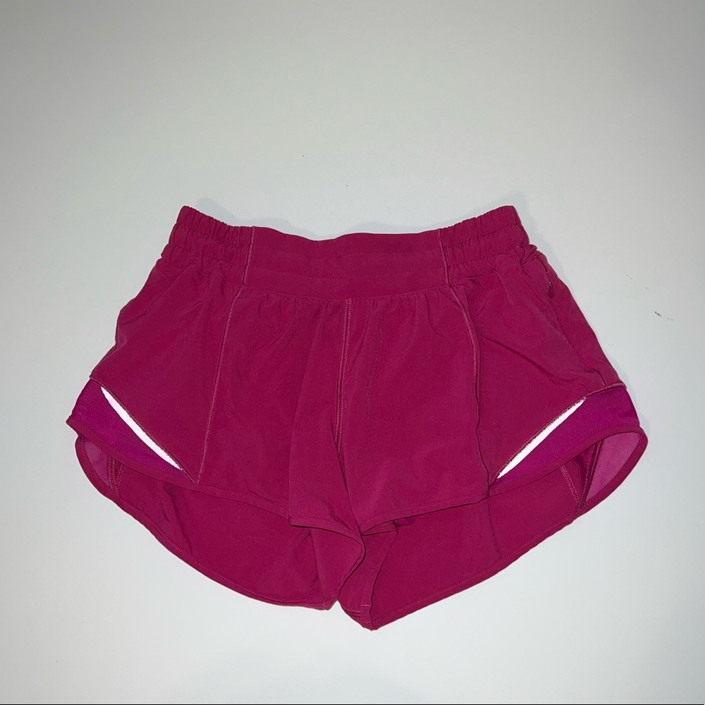 Women’s Lululemon Hotty Hot low-Rise Short 2.5” size 4 Hot Pink